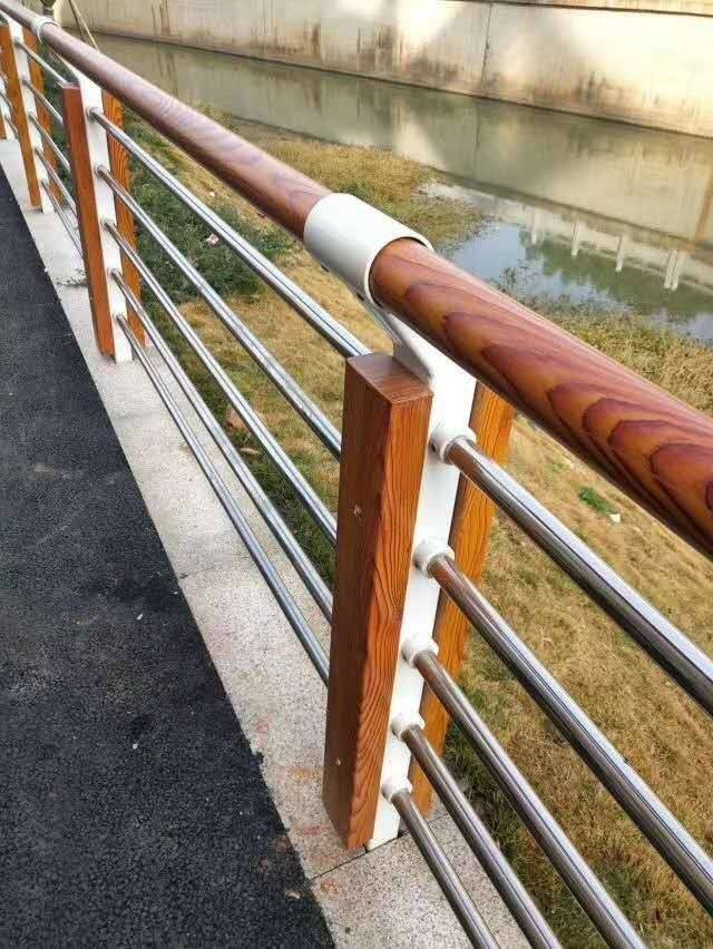 桥梁护栏仍将弱势