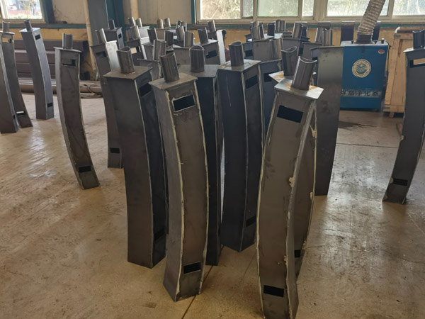 海外灯光护栏需求扩张放缓