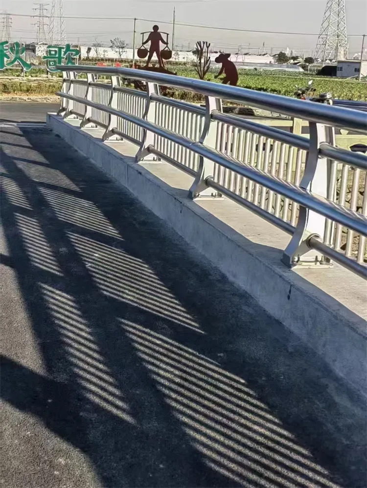 国内灯光护栏供应的收缩预期仍存