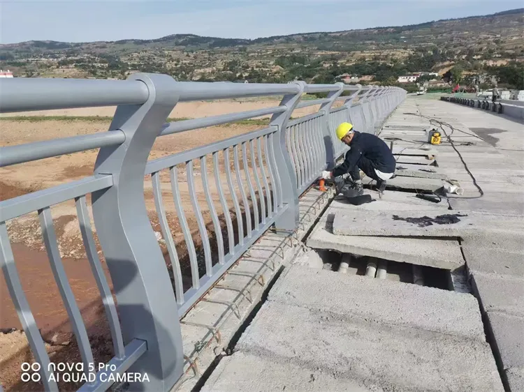 铝合金桥梁护栏​市场恐跌情绪开始蔓延